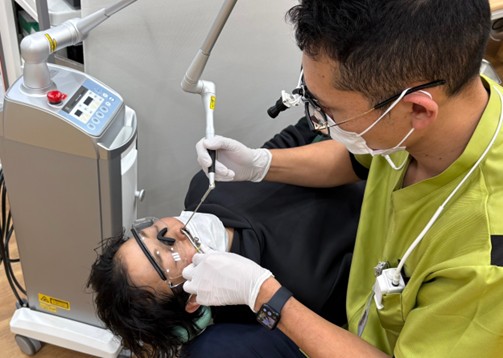 鼻レーザー施術の様子